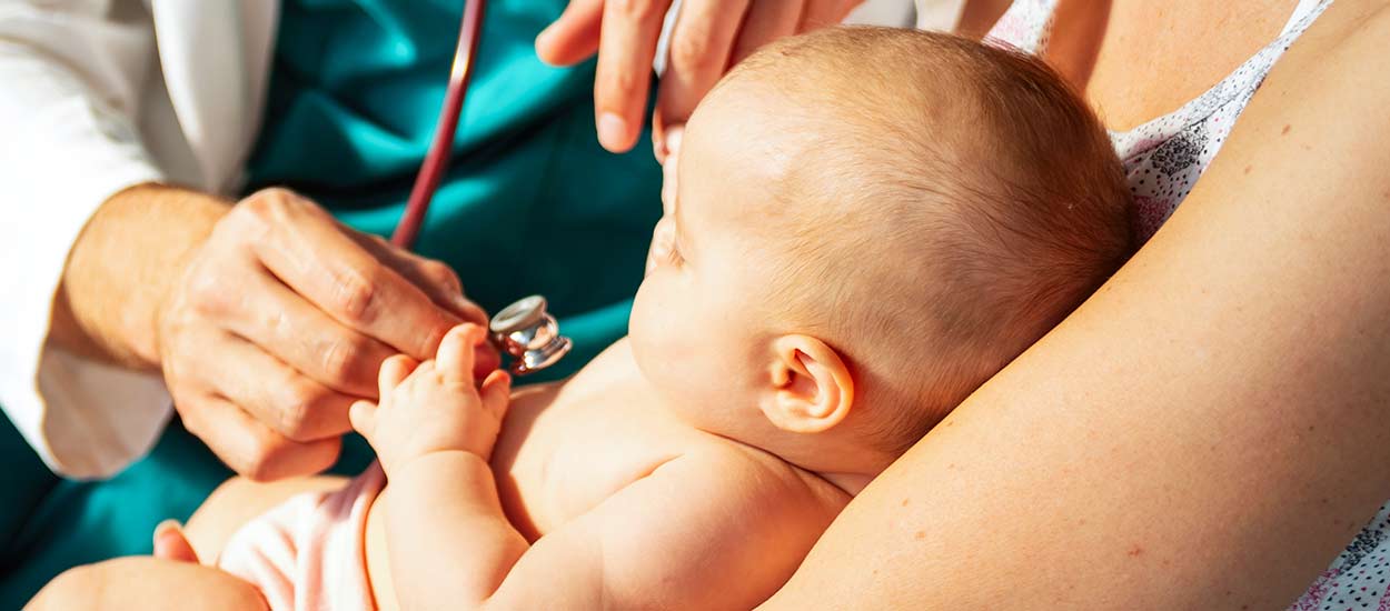 pediatric-doctor-exams-little-baby
